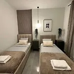 Monique Luxury *
